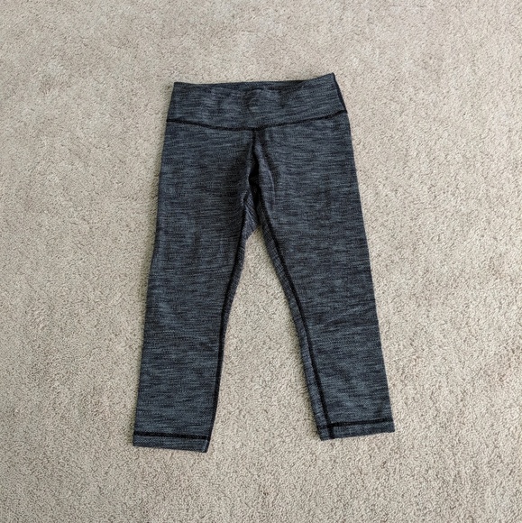 lululemon athletica Pants - Rare Lululemon Wunder Under Cropped Leggings
